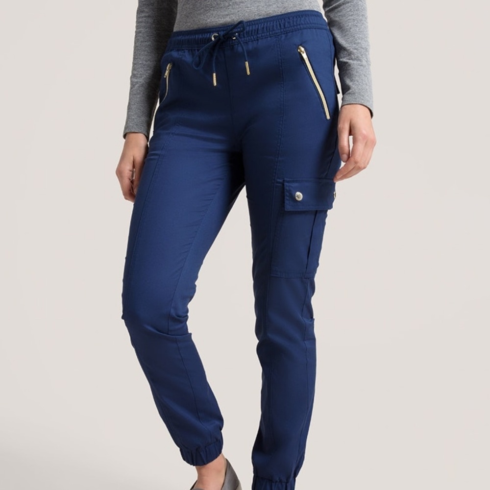 Jaanuu jogger style scrub bottoms